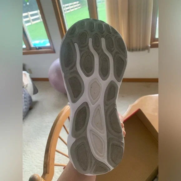 New Balance Shoes - Picture 4 of 5